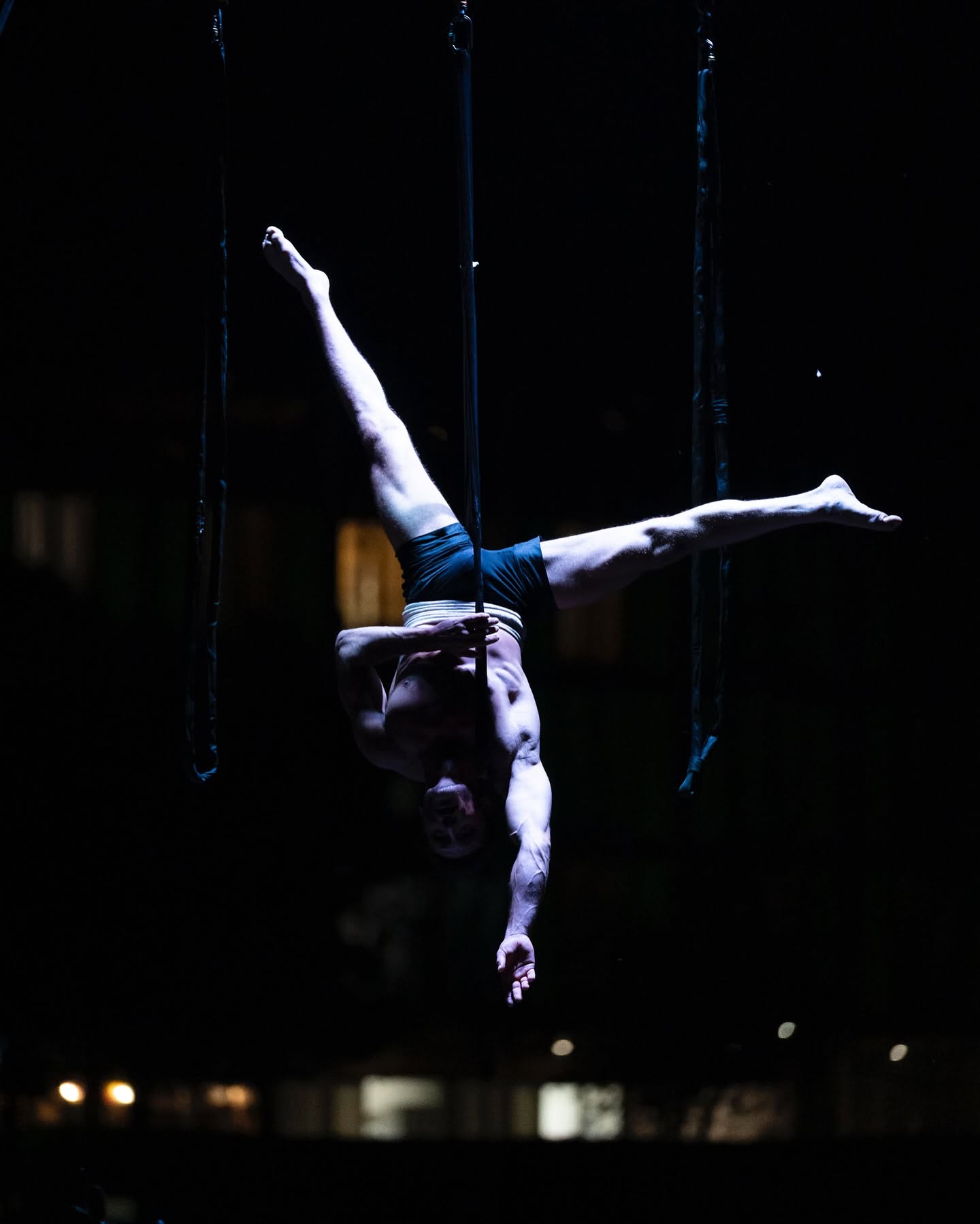 Riccardo Saggese in BLESS in the underground of memory, spettacolo autobiografico di teatro fisico